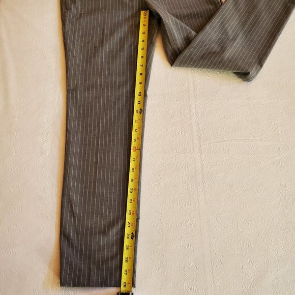 Adrienne Vittadini Women's Gray Pinstriped Dress Pants, Size 6 - Picture 6 of 9